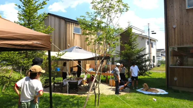 300坪の庭とアウトドアキッチンのある暮らし西軽井沢 3,280万円〜